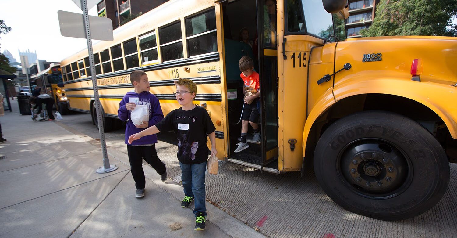 kids exiting bus